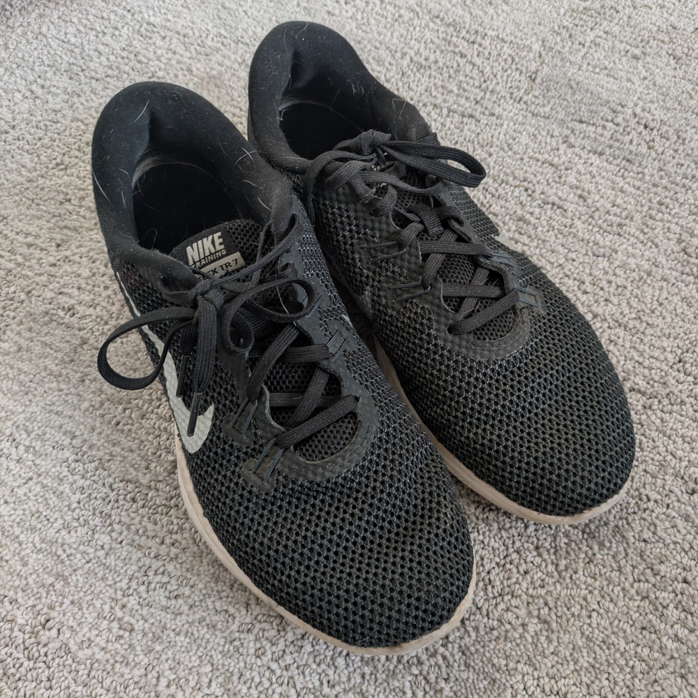 Nike Black Athletic Shoes Breathable Mesh Design